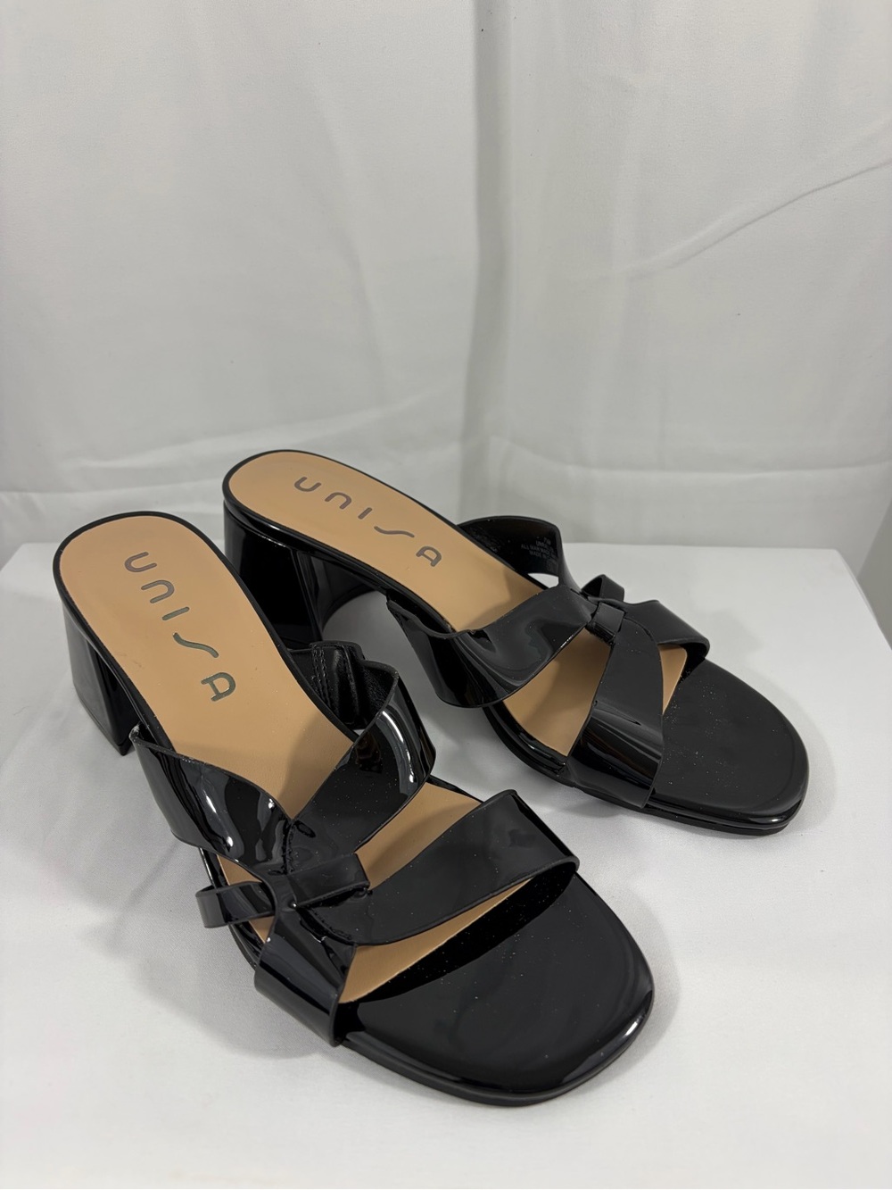 NWT UNISA Women’s Size 7.5 Black Cross-Strap Block Heel Mules